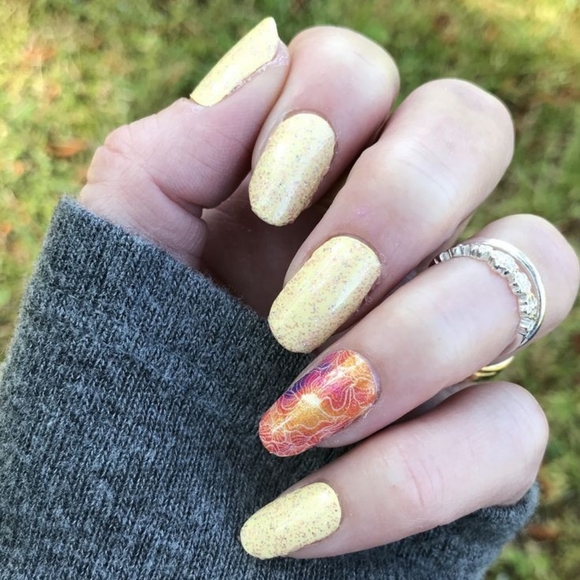 Color Street Nail Polish Strips in shade Belgium Buttercup - Picture 4 of 4